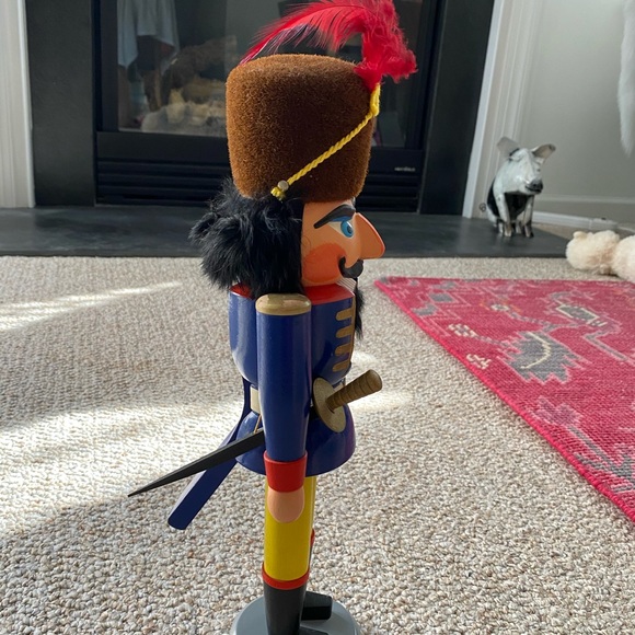 SOLD Vintage Erzgebirge German Pandur Nutcracker - Picture 5 of 12